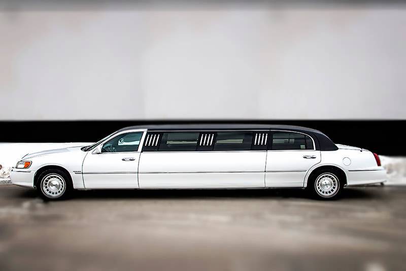 2011-lincoln-town-car-limousine-for-sale